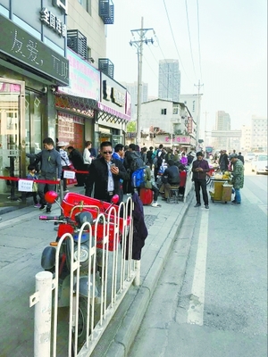 金家墩客運(yùn)站關(guān)閉后首個(gè)小長(zhǎng)假 “兔子”橫行擾亂武漢旅客出行